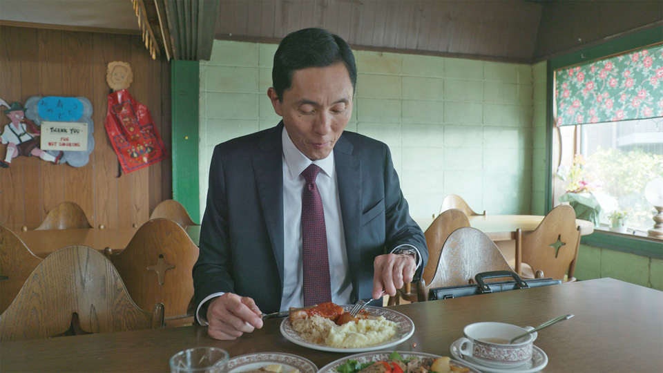 神奈川県鎌倉市由比ガ浜のドイツ風サバの燻製とスペアリブ