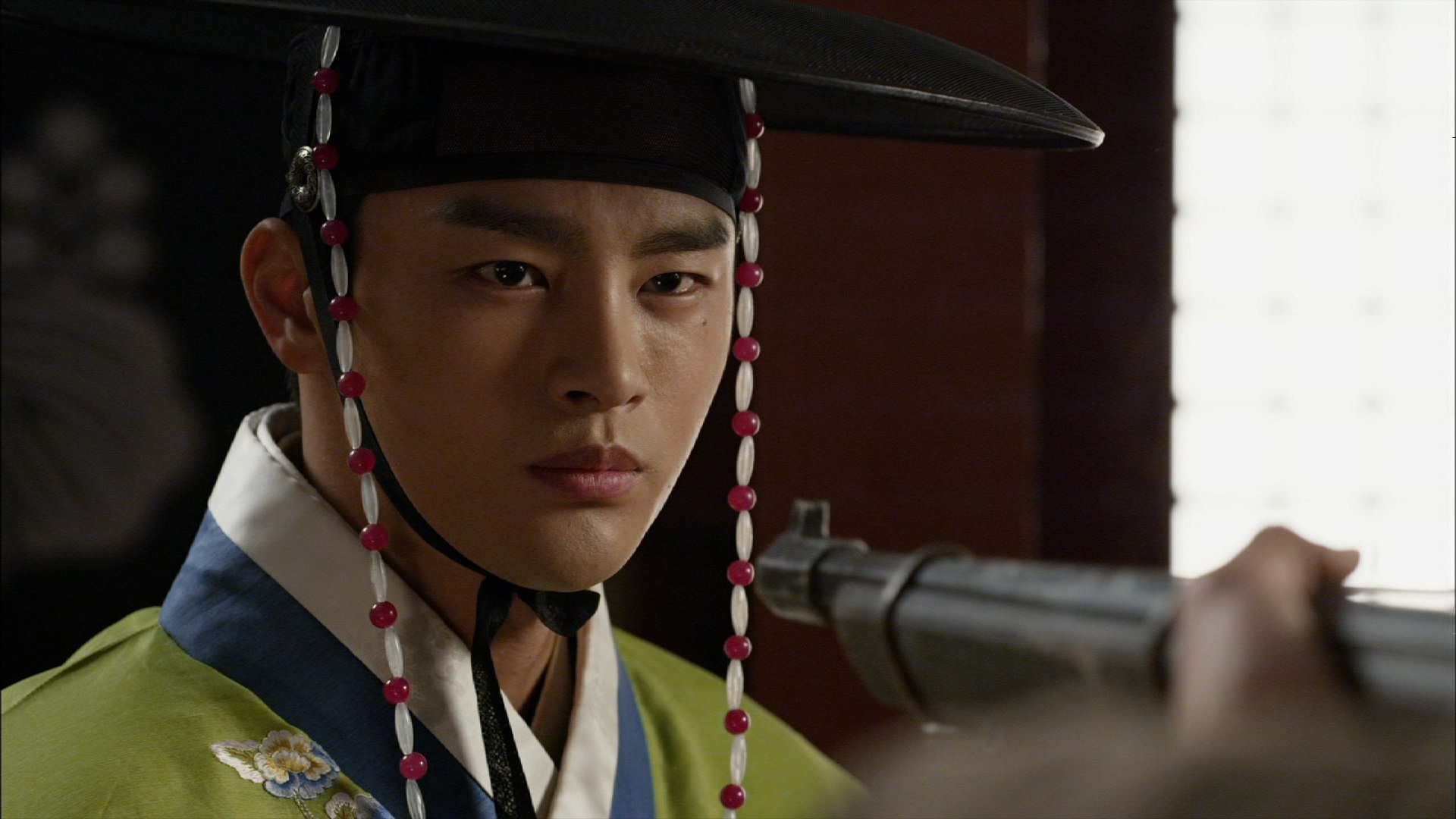 (字) 忍び寄る戦の影