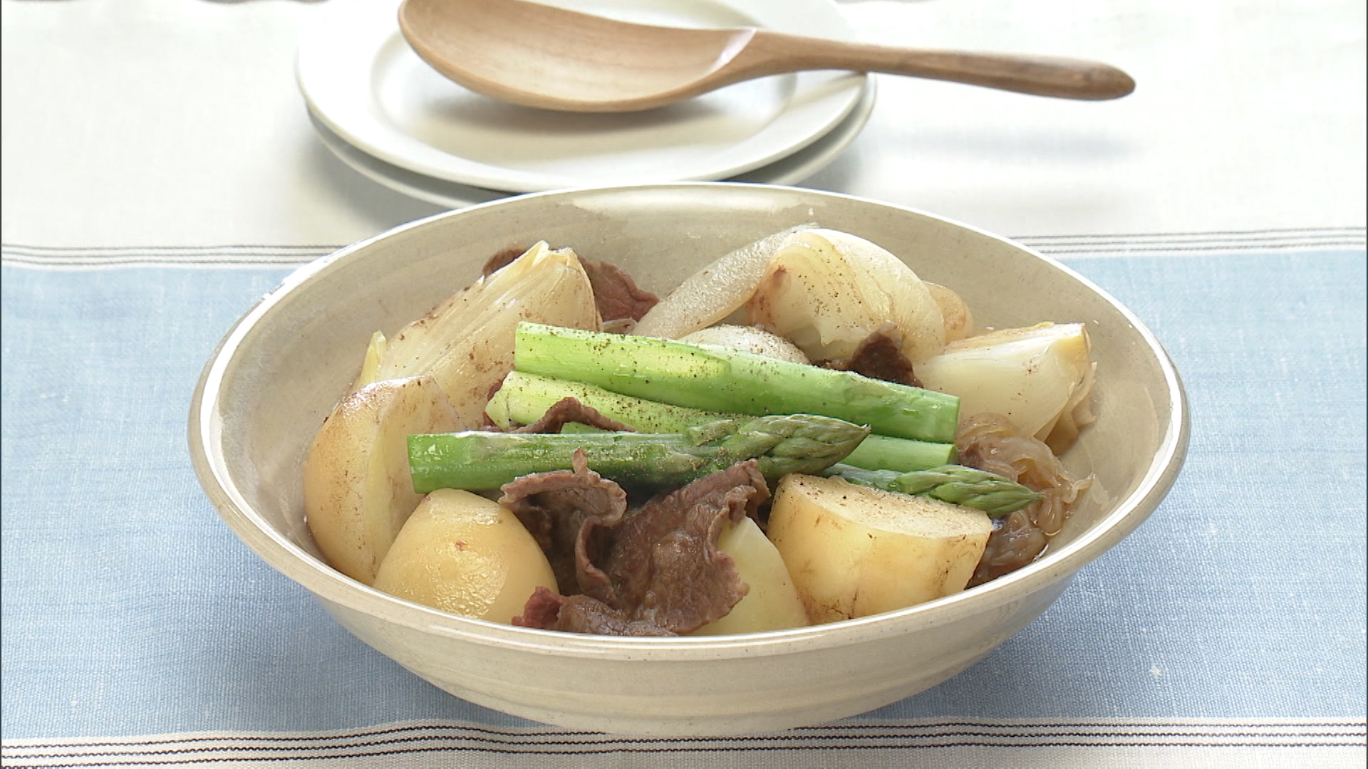 アスパラ入りフライパン肉じゃが