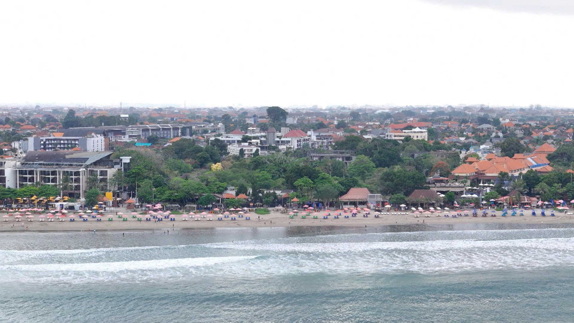 バリ島で過ごす優雅なリゾートライフ! 森に佇む驚き物件も登場