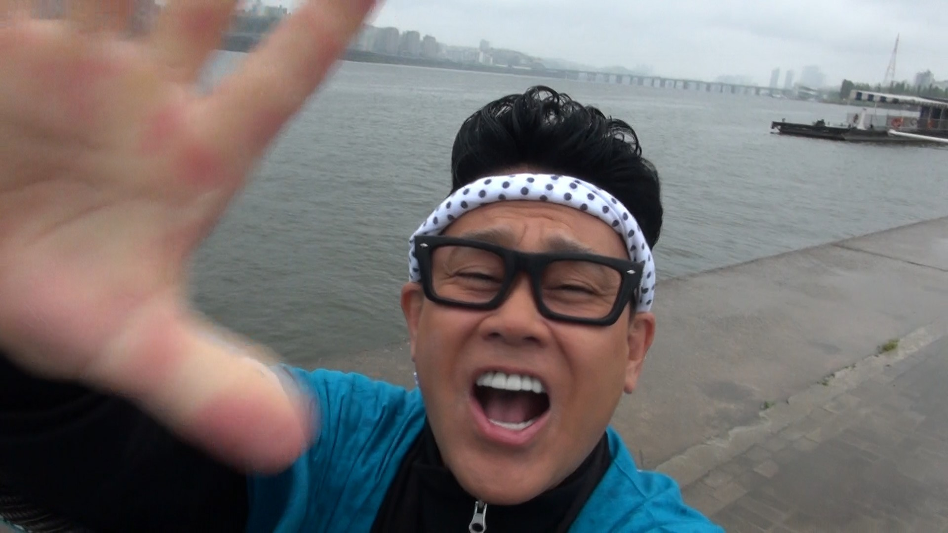 ガンバレルーヤは【超難関! フープダンス】宮川は【今話題! 韓国謎祭り】