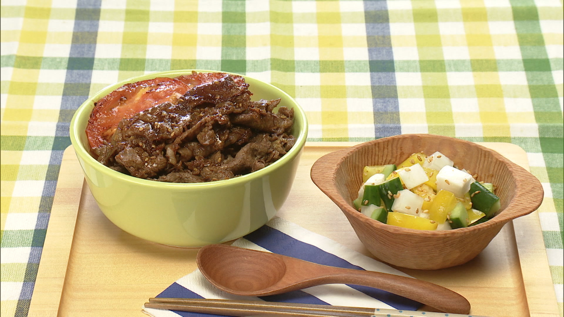 うまだれ焼き肉丼／さっぱりサラダ