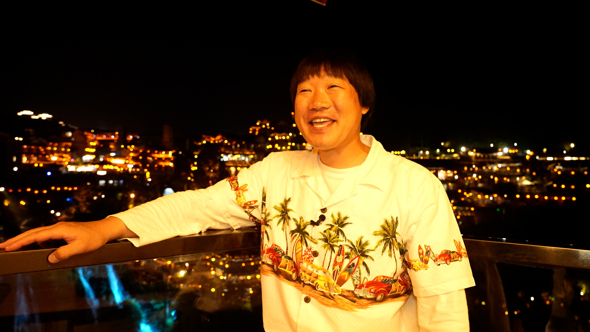 みやぞんVS巨大ミツバチ▼温泉同好会タイでワニ&コブラに大絶叫