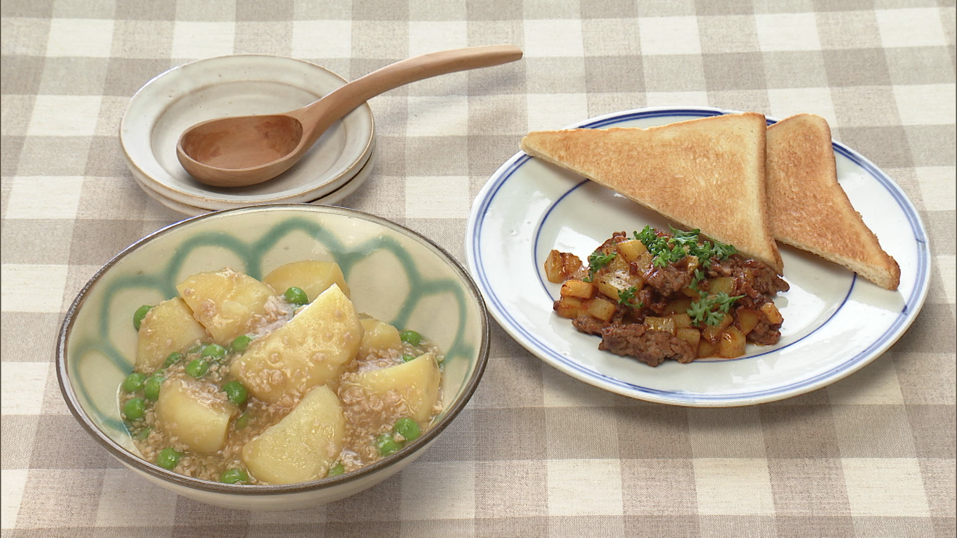 新じゃがと鶏ひきのとろみ煮／新じゃがとひき肉のケチャップ炒め