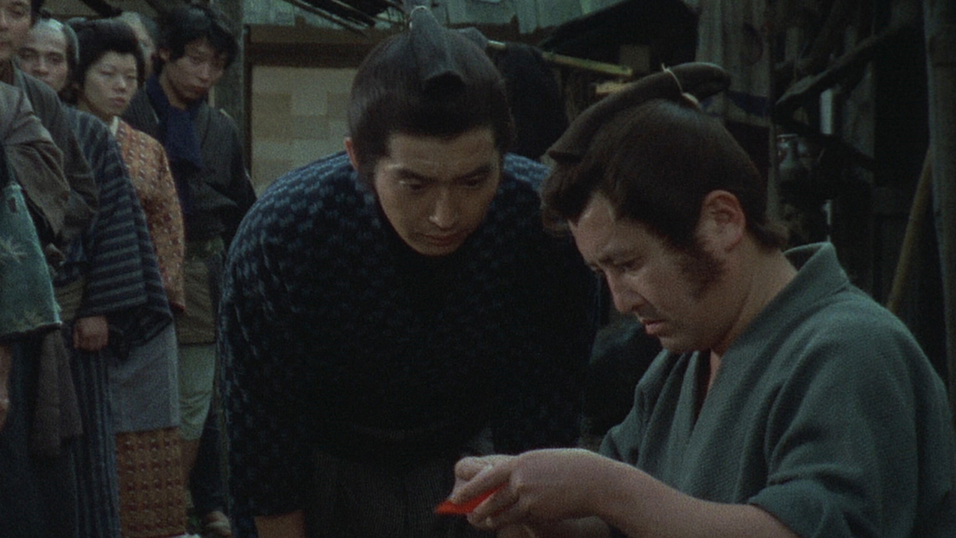 闇に舞う白い牙