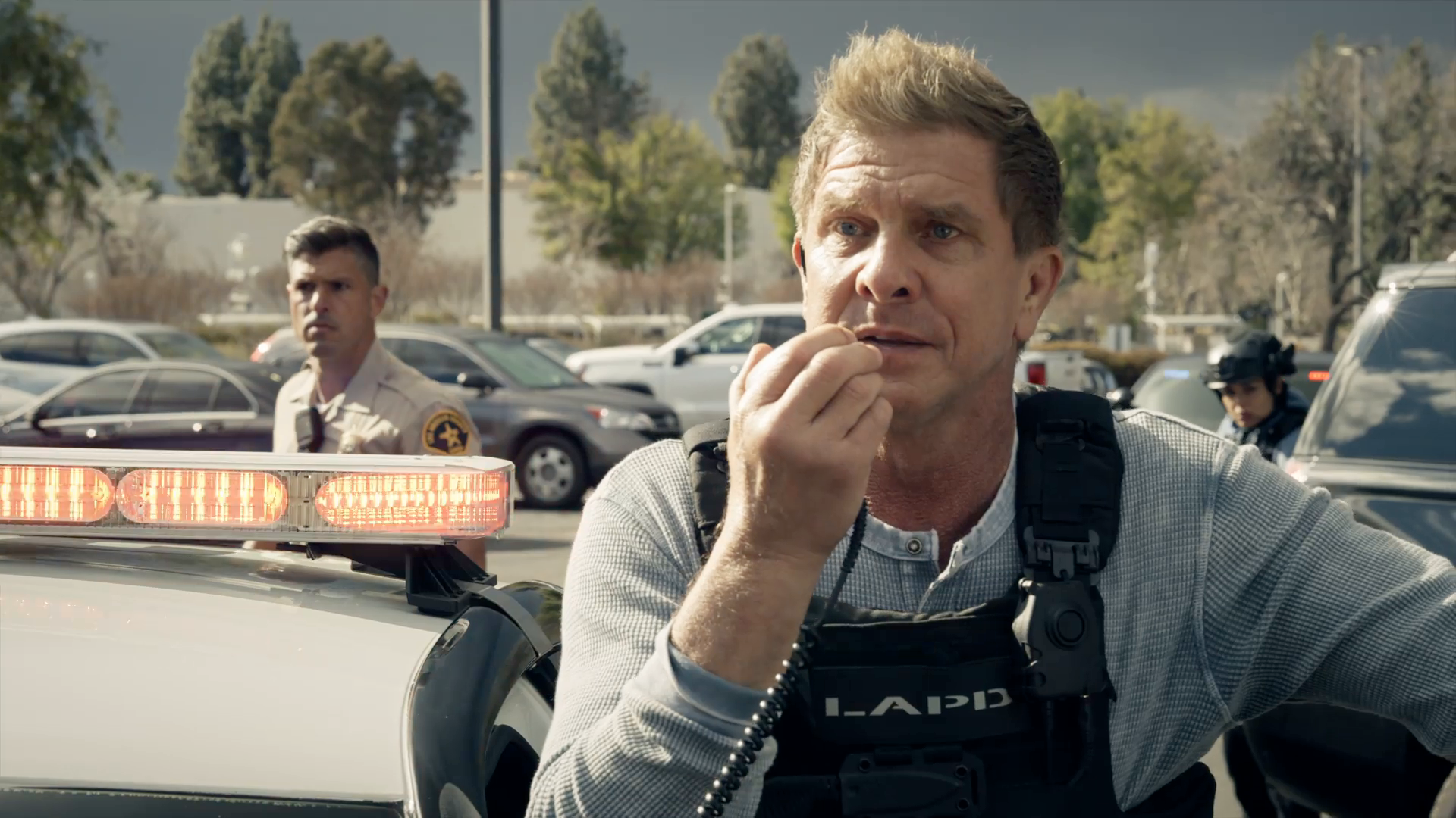 (字) 立てこもり