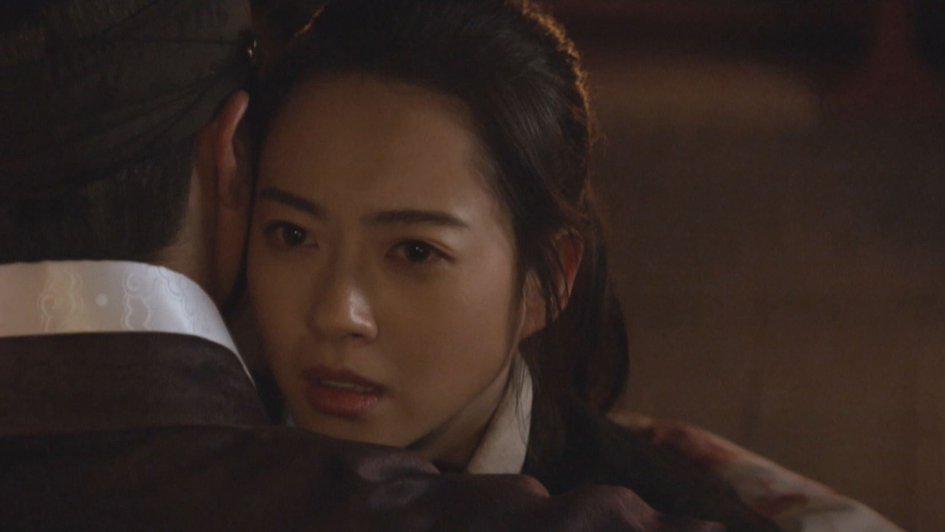 (字) 黒い入れ墨の少女