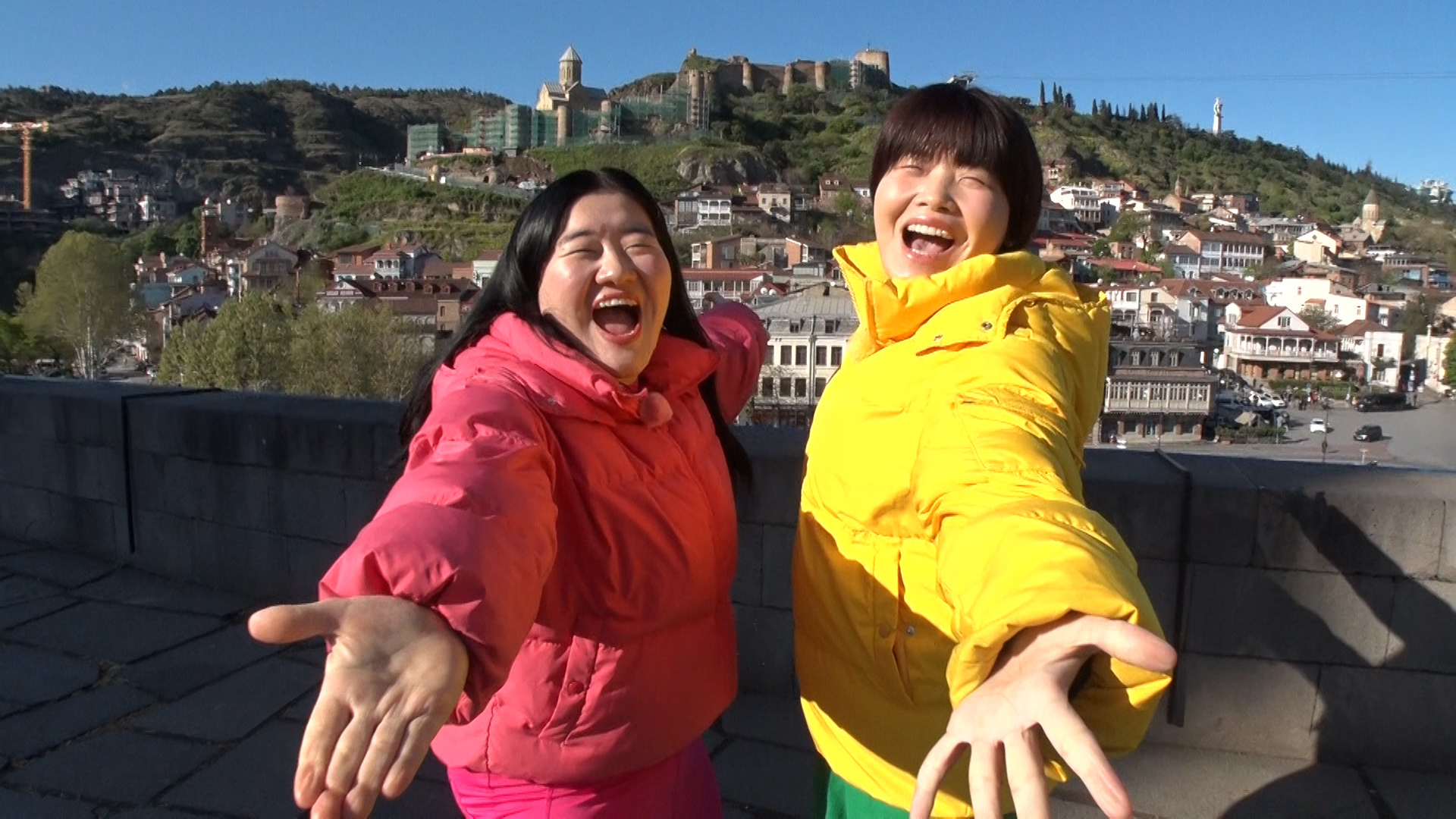 ガンバレルーヤは超難度つま先ダンスに挑戦! 宮川はピクルス早食い祭り