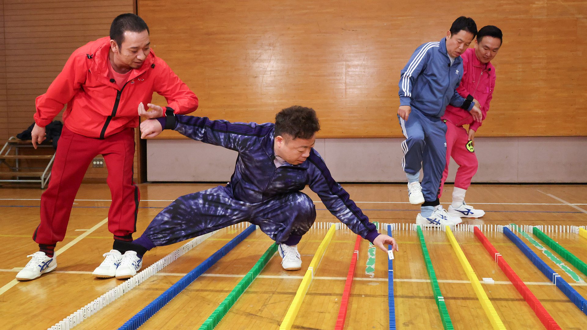 お化け屋敷で宝を探せ! 裏切り者のスパイは誰だ?