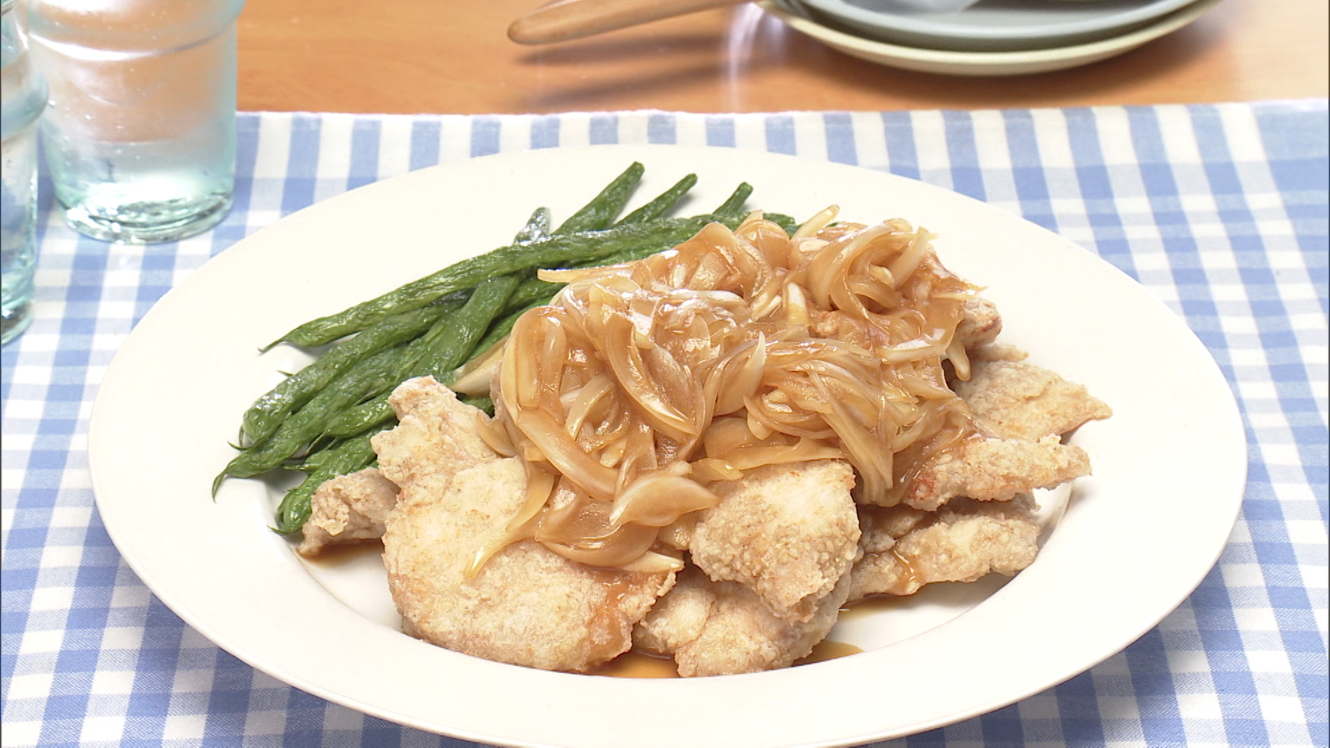 鶏肉のごま揚げ 新玉ねぎソース