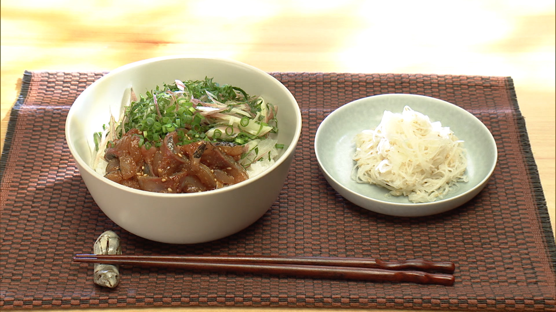 韓国風あじ丼／大根のつまのナムル