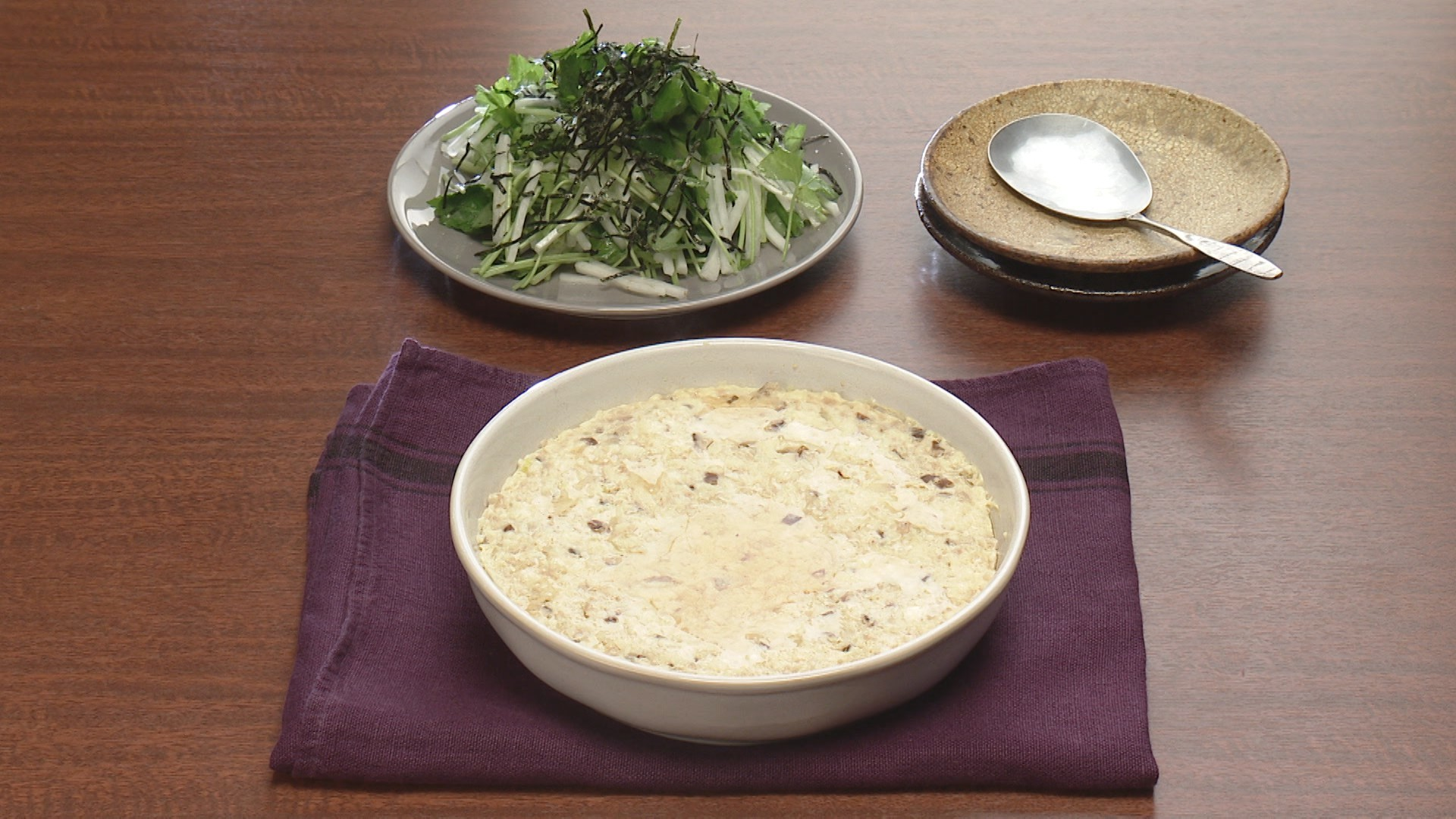 レンチン鶏ひき豆腐／大根と三つ葉のサラダ