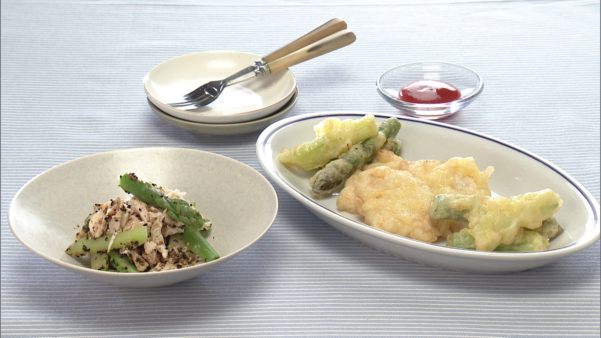 ささ身とアスパラのごまあえ／ささ身とアスパラのフリット