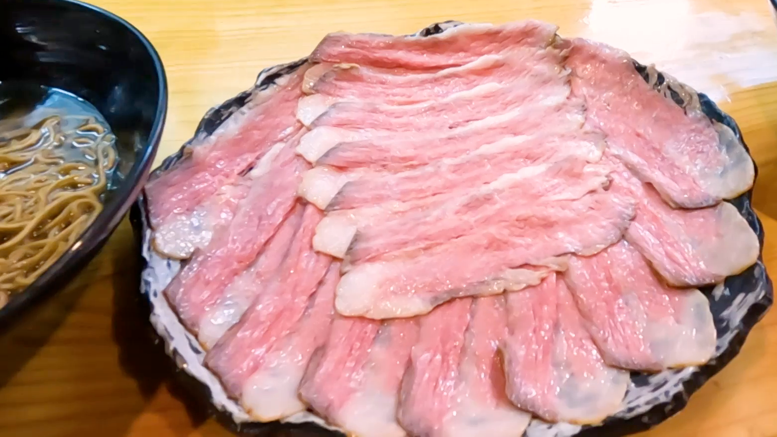 「肉が主役のラーメン」「次世代のラーメン」