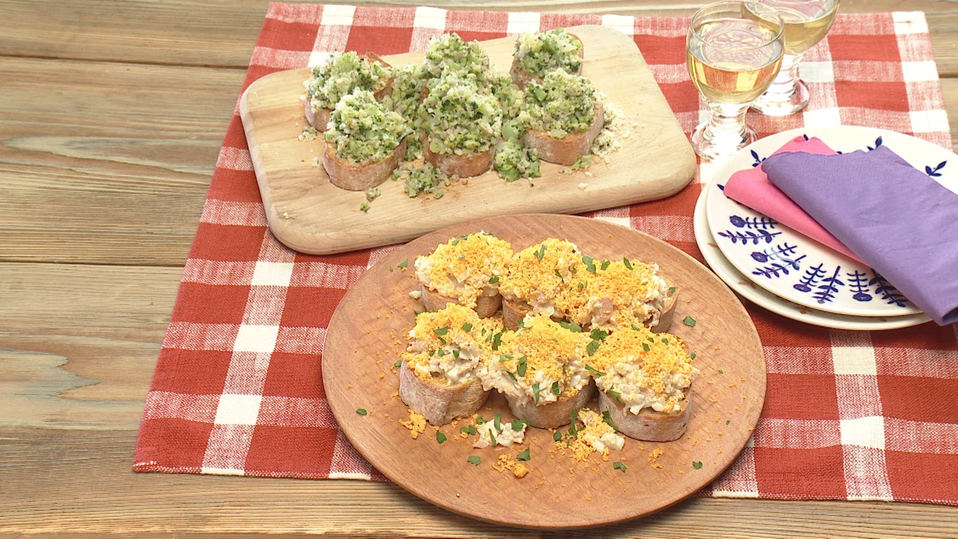 ブロッコリー&ベーコンのブルスケッタ／ツナのミモザ風ブルスケッタ