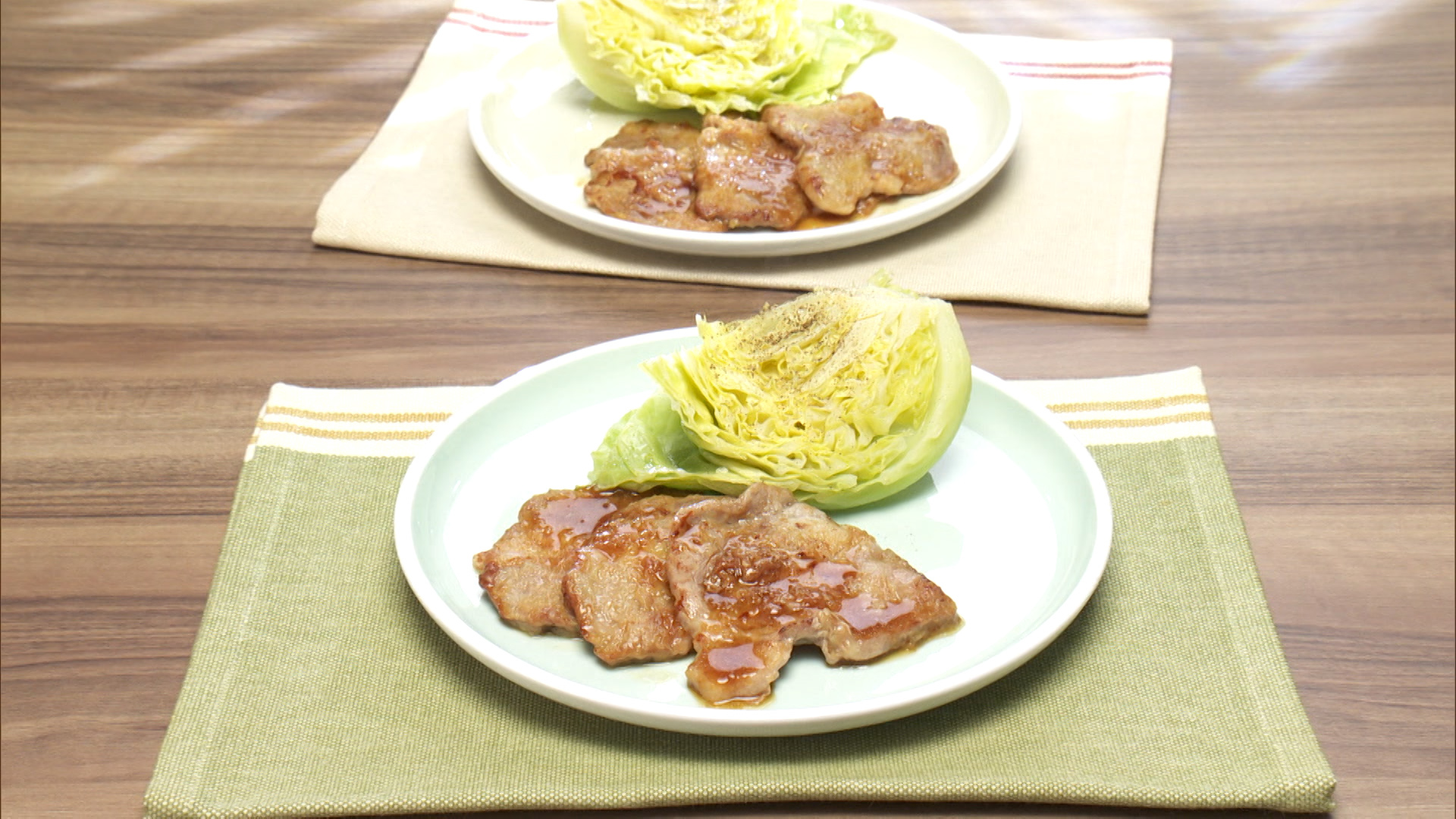 蒸しキャベツとしょうが焼き