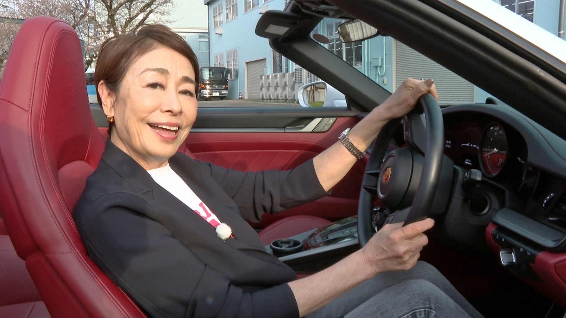 愛車遍歴的! 安藤優子に乗ってほしい世界のオープンカーショー