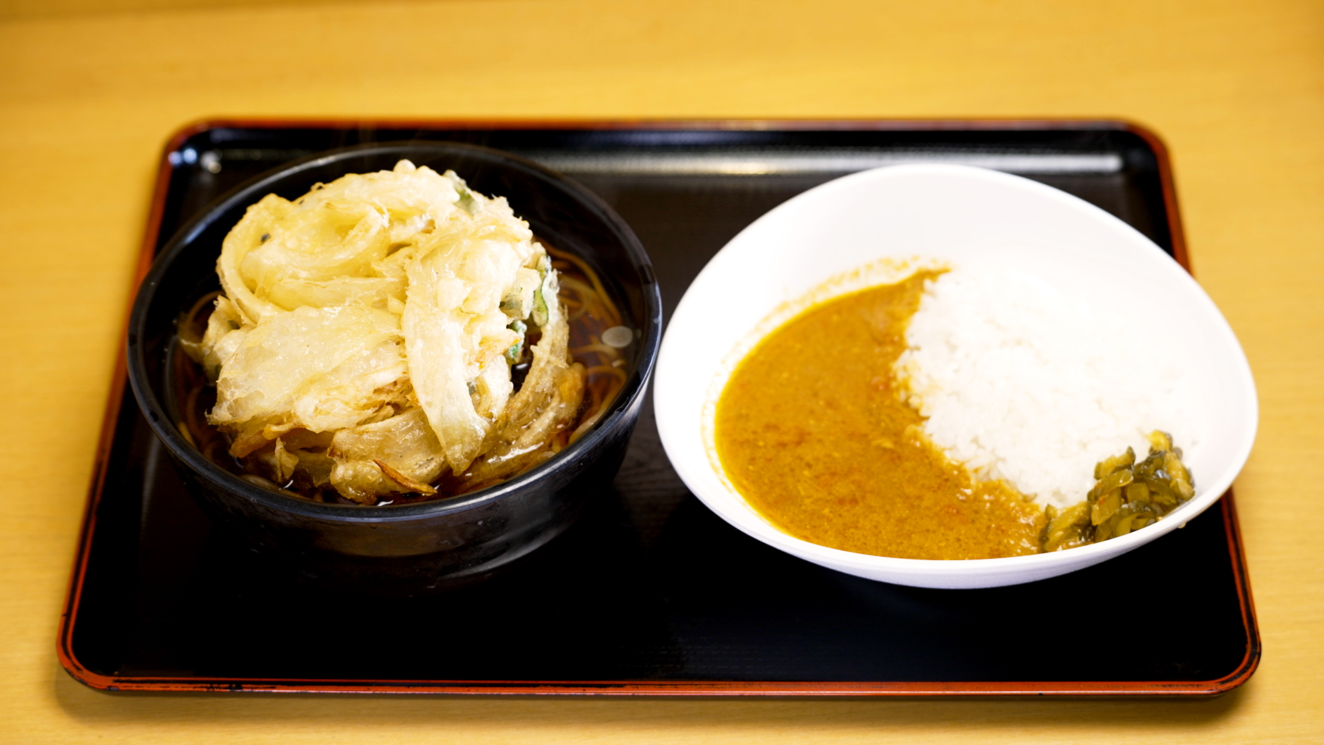 東京･西新宿 立ち食いそばの夢は夜ひらく