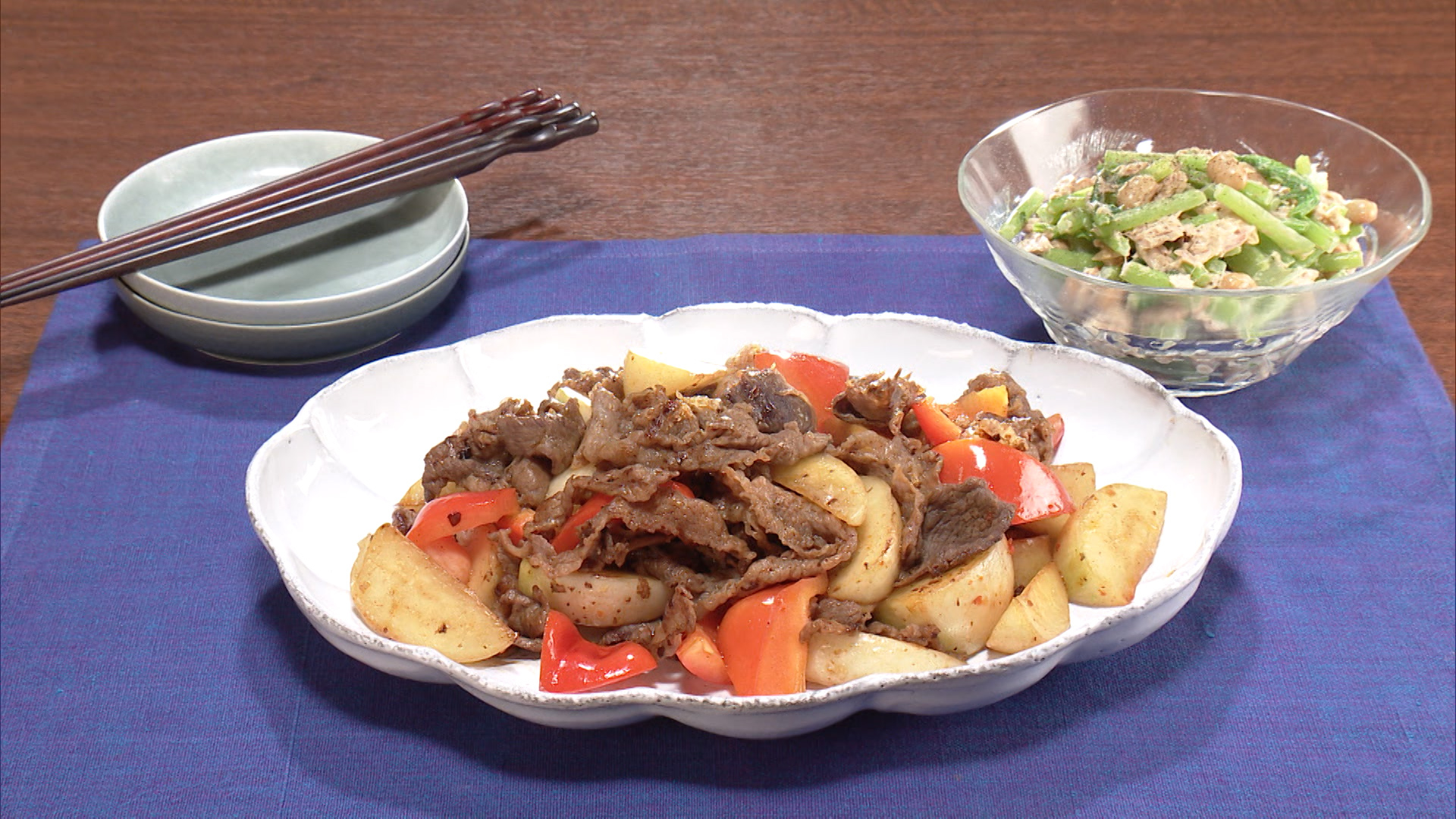 牛こまとかぶのオイスターソース炒め／かぶの葉と大豆のツナサラダ